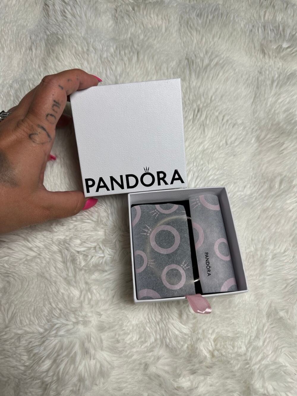 Pandora Moments Sterling Silver Heart Clasp Bangle Bracelet New in Gift Box